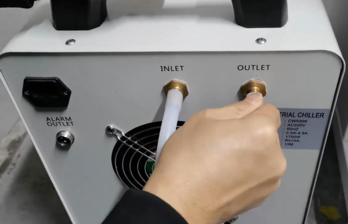 冷水机的进水管和出水管 冷水机的进水管和出水管